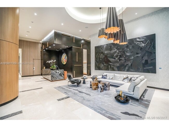 45 SW 9th St, Unit 1809 in Miami, FL - Foto de edificio - Building Photo