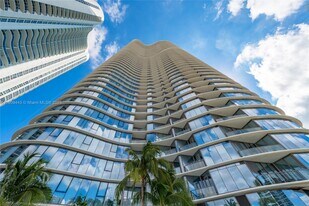 15701 Collins Ave, Unit 4303 in North Miami Beach, FL - Building Photo