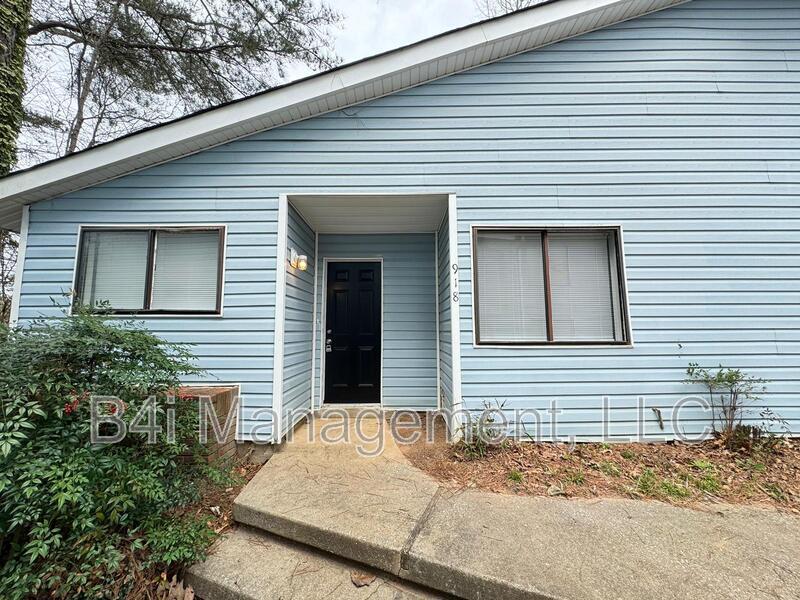 918 Lakewood Ln in Jonesboro, GA - Building Photo