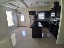 1705 W Smith Dr, Unit 1705-2 in Pharr, TX - Building Photo