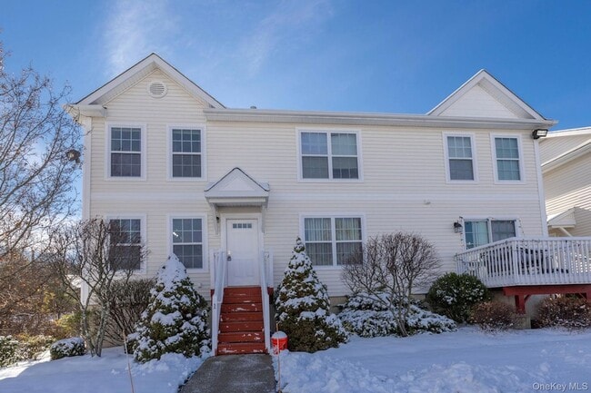 1 Lexington Way in Middletown, NY - Foto de edificio - Building Photo