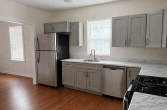 409 S Aurora St in Ithaca, NY - Building Photo - Building Photo