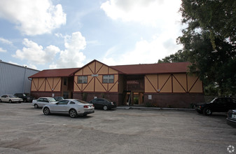 Felicia Villa Apartments in Tampa, FL - Building Photo - Building Photo