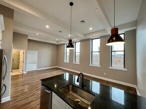 33 E Northampton St, Unit 303 in Wilkes-Barre, PA - Building Photo - Building Photo