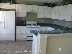 10701 Pappas Ln-Unit -#203 in Las Vegas, NV - Foto de edificio - Building Photo