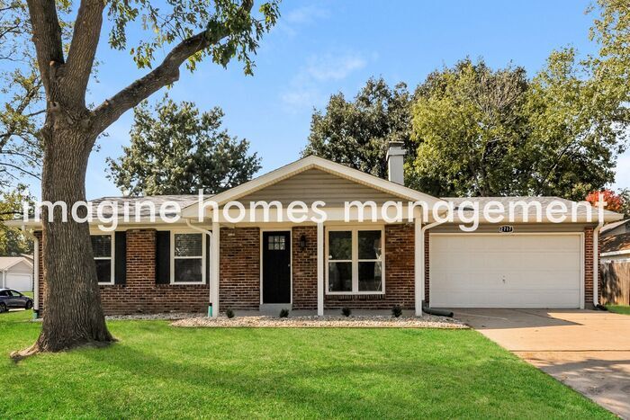 2717 Greenleaf Dr in St. Charles, MO - Building Photo