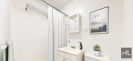 E 61 St/Lenox Hill bordering Sutton Place in New York, NY - Building Photo - Building Photo