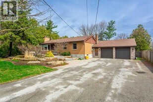 475 Kitty Murray Ln in Ancaster, ON - Building Photo