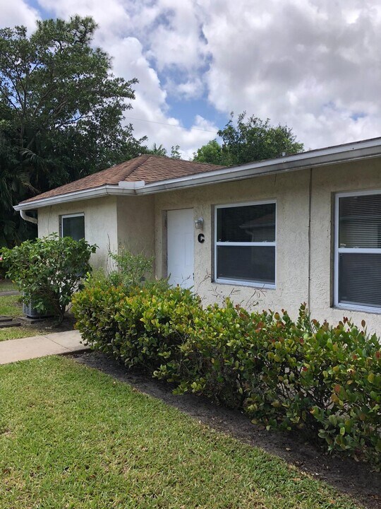 5060 Sanctuary Way in West Palm Beach, FL - Building Photo
