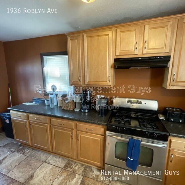 1936 Roblyn Ave in St. Paul, MN - Building Photo - Building Photo