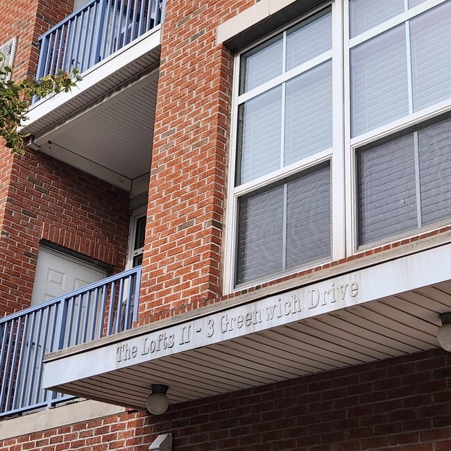 property at 3 Greenwich Dr