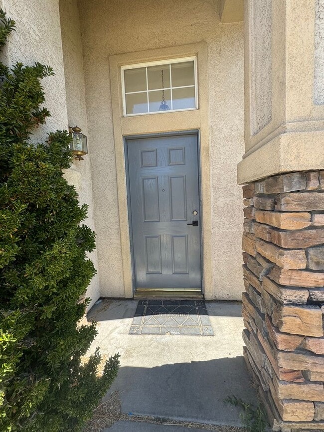 8241 Adelbert Way in Elk Grove, CA - Building Photo - Building Photo