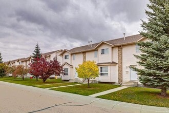 Kyte Crescent Townhomes in Red Deer, AB - Building Photo - Building Photo
