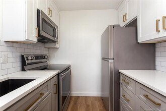 188 Flax Hill Rd, Unit C3 in Norwalk, CT - Building Photo - Building Photo