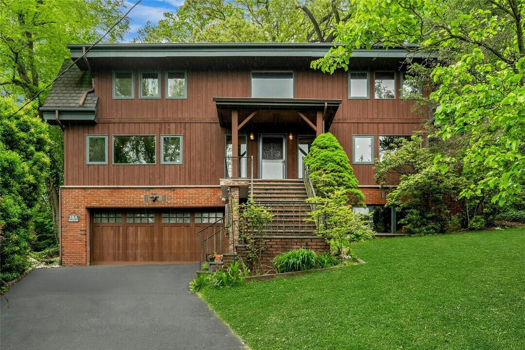 38A Claremont Rd in Scarsdale, NY - Building Photo