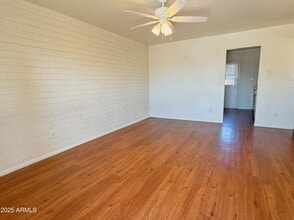 1240 W Dunlap Ave in Phoenix, AZ - Foto de edificio - Building Photo