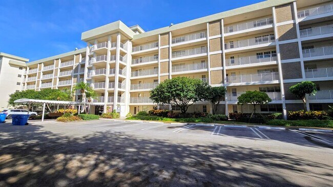 3100 N Course Ln, Unit 410 in Pompano Beach, FL - Building Photo - Building Photo