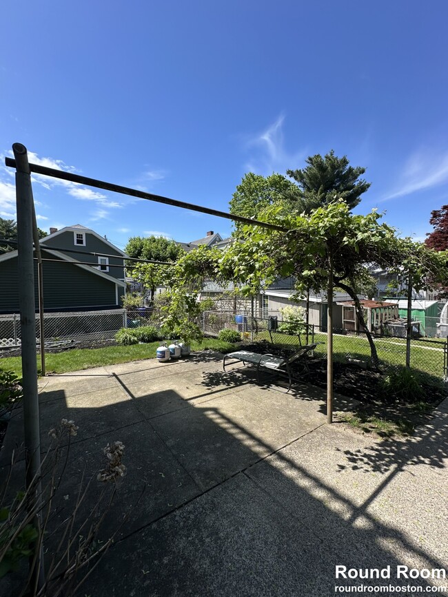 93 Hobart St, Unit 2 in Boston, MA - Building Photo - Building Photo