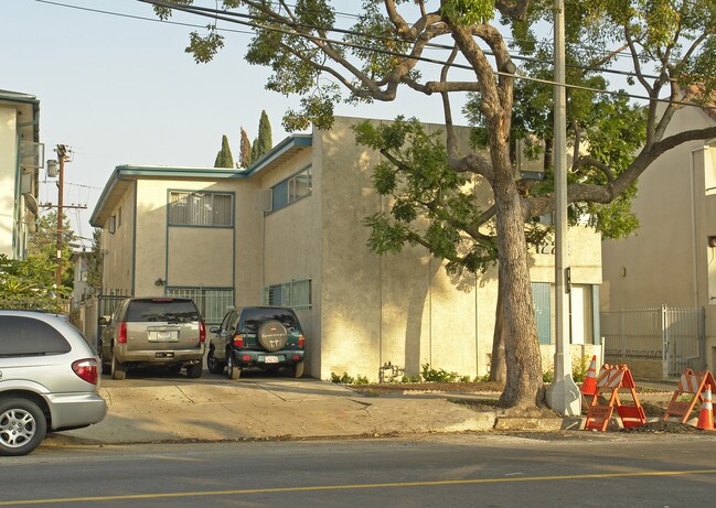 Hollywoodland Apartments in Los Angeles, CA - Foto de edificio - Building Photo