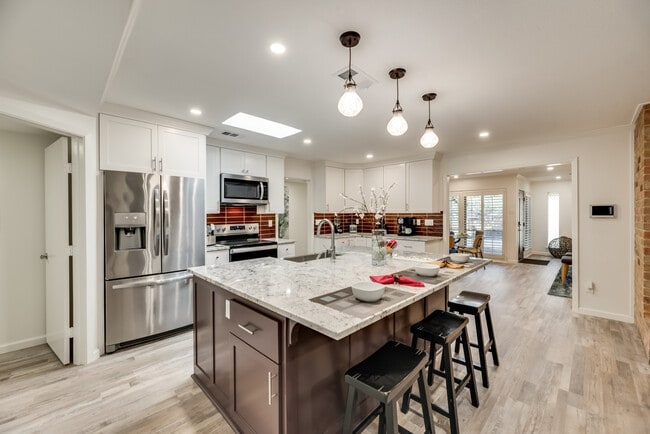 9807 Airline Rd in Dallas, TX - Building Photo - Building Photo