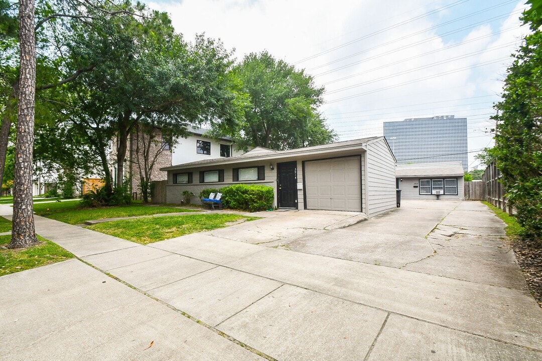 3912 Childress St in Houston, TX - Building Photo