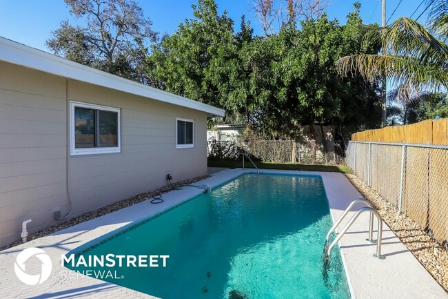 1301 Farragut Dr N in St. Petersburg, FL - Building Photo - Building Photo
