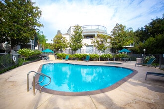 Canyon Crest in Santa Clarita, CA - Building Photo - Building Photo