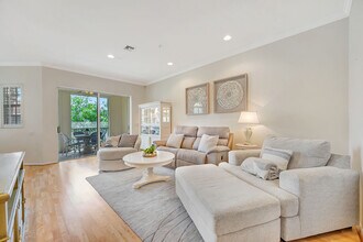 400 L'Ambiance Cir in Naples, FL - Building Photo - Building Photo