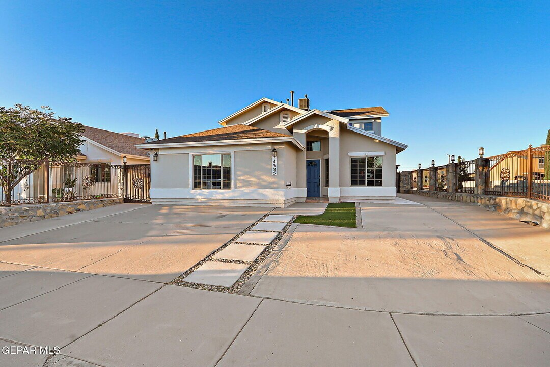 14325 Pacific Point Dr in El Paso, TX - Building Photo