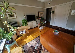 2068 W Hutchinson St in Chicago, IL - Building Photo - Building Photo