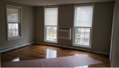 338 Newport Ave, Unit 2 in Attleboro, MA - Building Photo - Building Photo