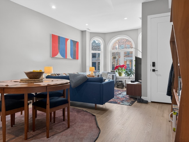 2451 N Albany Ave in Chicago, IL - Building Photo - Building Photo