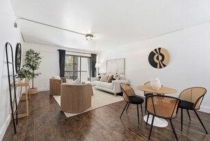 500 N St, Unit Apt. 205 in Sacramento, CA - Building Photo