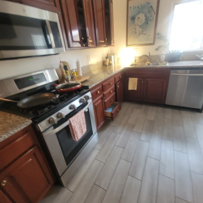1347 S Mansfield Ave, Unit 1347 SOUTH MANSFIELD