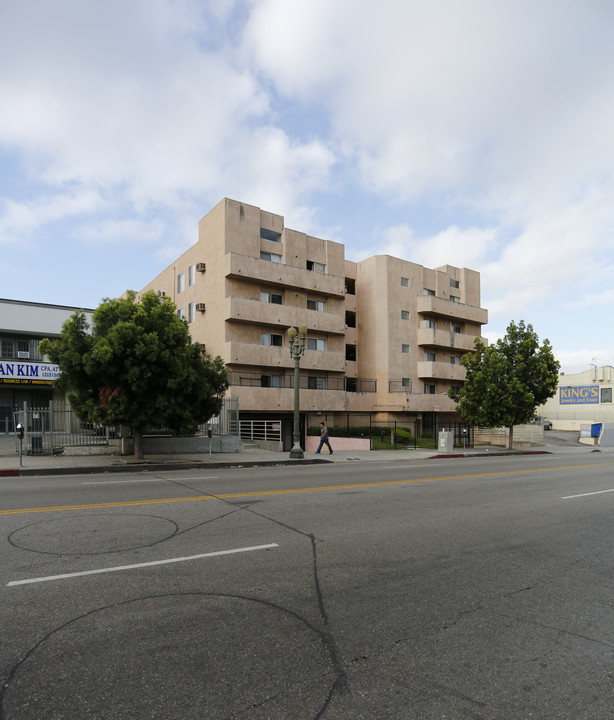 2960 W 8th St in Los Angeles, CA - Building Photo