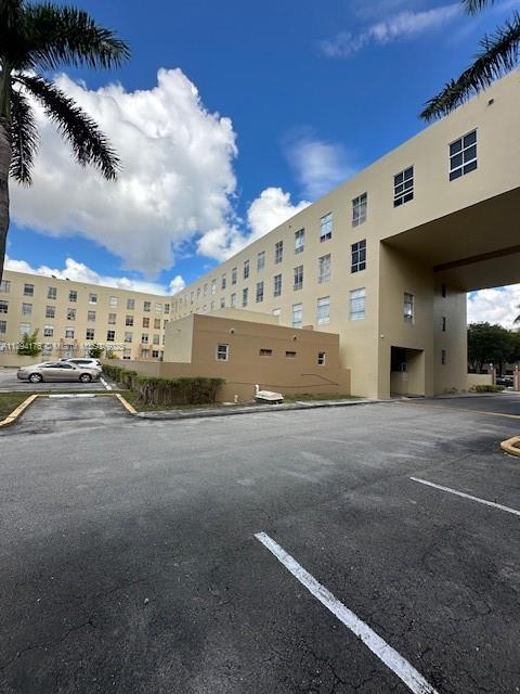 7420 W 20th Ave in Hialeah, FL - Building Photo - Building Photo
