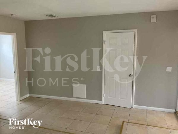 8313 Oleander Ln in Tampa, FL - Foto de edificio - Building Photo
