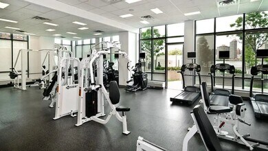 4540 Center Blvd in Queens, NY - Building Photo - Building Photo