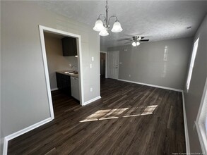 1405 Ireland Dr in Fayetteville, NC - Foto de edificio - Building Photo