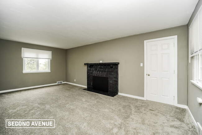 4534 W Barlind Dr in Pittsburgh, PA - Building Photo - Building Photo