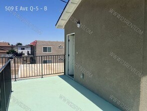 509 E Ave Q-5 in Palmdale, CA - Building Photo - Building Photo