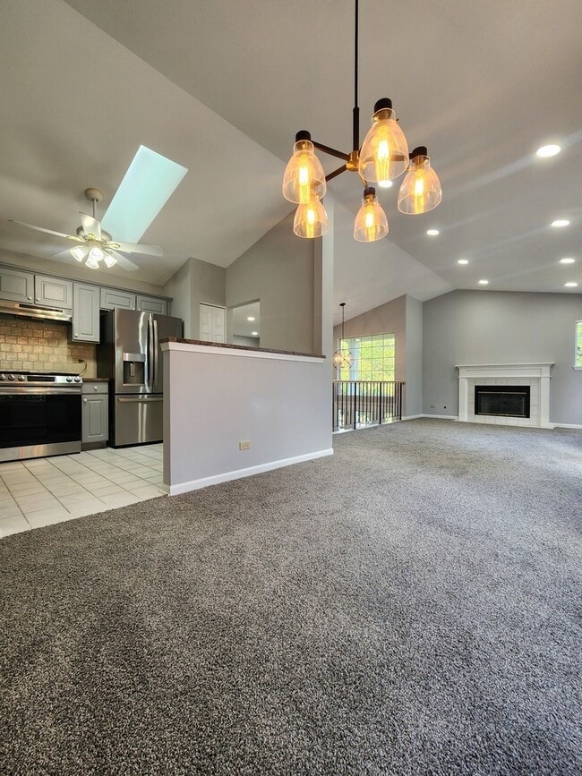 2753 S Cedar Glen Dr in Arlington Heights, IL - Building Photo - Building Photo