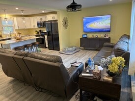 12 Maylane Dr, Unit 12 Maylane Drive Salem NH in Salem, NH - Building Photo