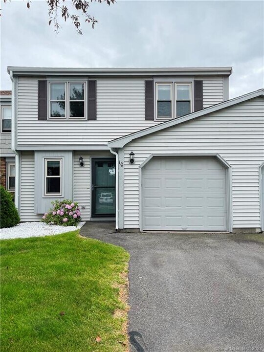 10 Evergreen Pl in Rocky Hill, CT - Building Photo