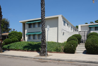 812 Tourmaline St in San Diego, CA - Foto de edificio - Building Photo