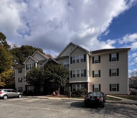 133 James Rd, Unit 1B in High Point, NC - Foto de edificio