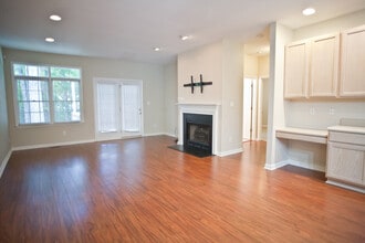 102 Chesapeake Way in Chapel Hill, NC - Building Photo - Building Photo