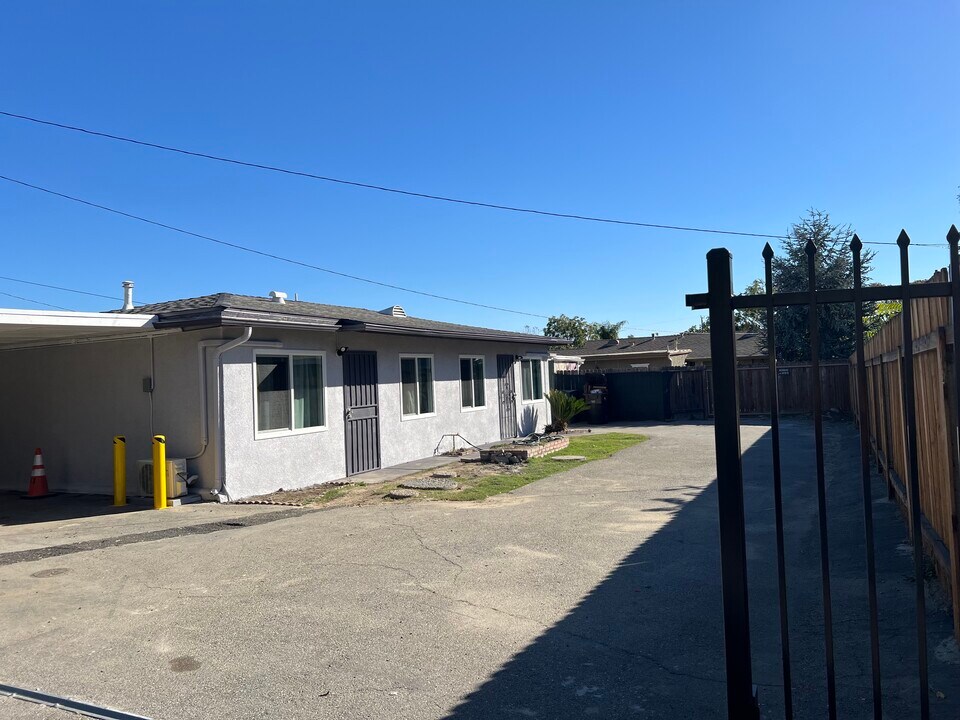 3918 Christina Rd, Unit C in Chino, CA - Foto de edificio