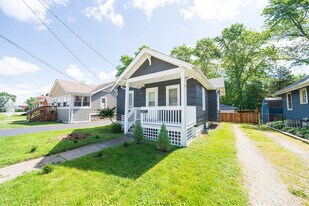 326 S West St in Crown Point, IN - Building Photo