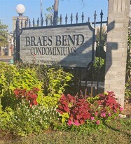 10689 Braes Bend Dr in Houston, TX - Building Photo